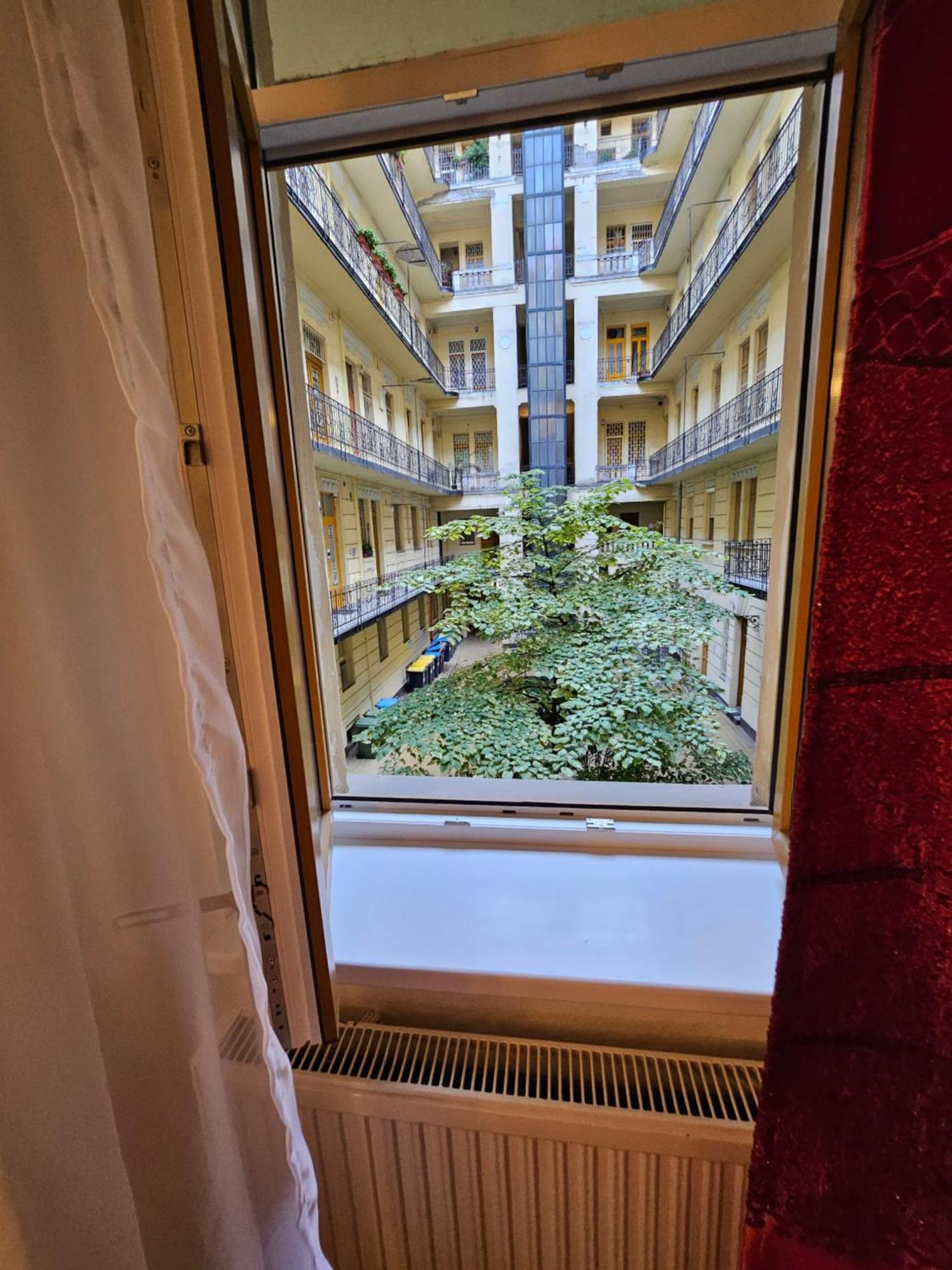 Pet Friendly 2Bdr Apartment บูดาเปสต์ ภายนอก รูปภาพ